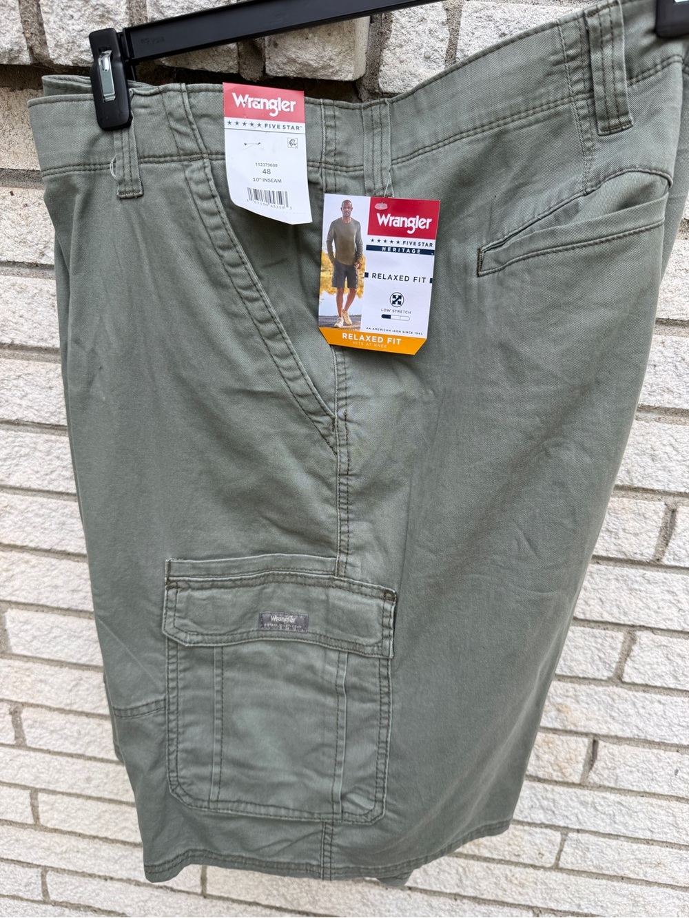 Wrangler Men's Relaxed Cargo Pants in Olive Green